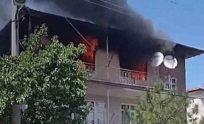 Babasından para alamayınca evi ateşe verdi