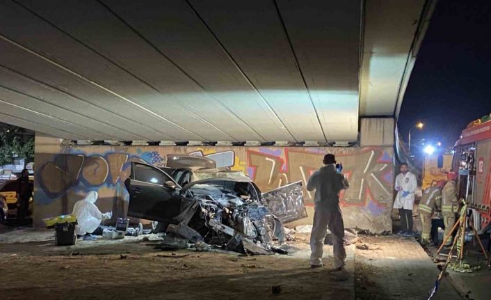 Bahçelievler’de feci kaza: Kontrolden çıkıp duvara çarpan araçtaki 4 kişi öldü