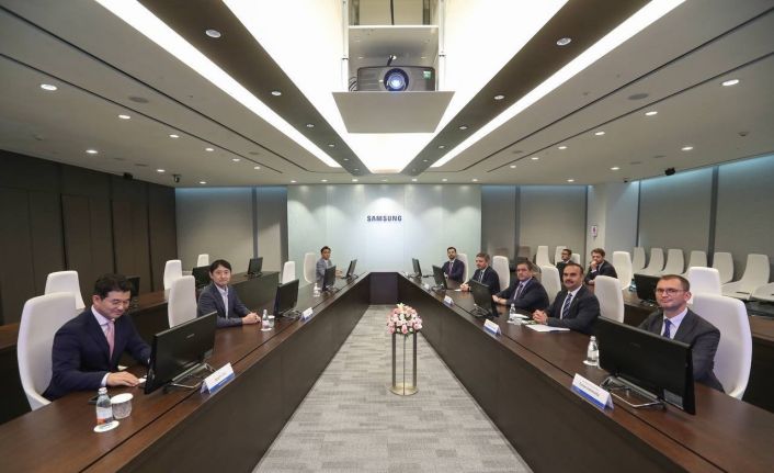 Bakan Kacır, Güney Kore’de küresel markaların yöneticileri ile buluştu