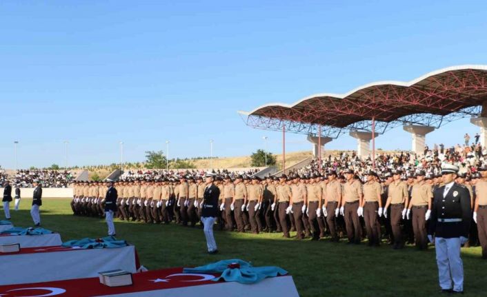 Bakan Yerlikaya: “Emniyet, Jandarma ve Sahil Güvenlik gibi köklü kolluk teşkilatlarımız sayesinde iç huzurumuzu hamdolsun üst seviyede koruyoruz”