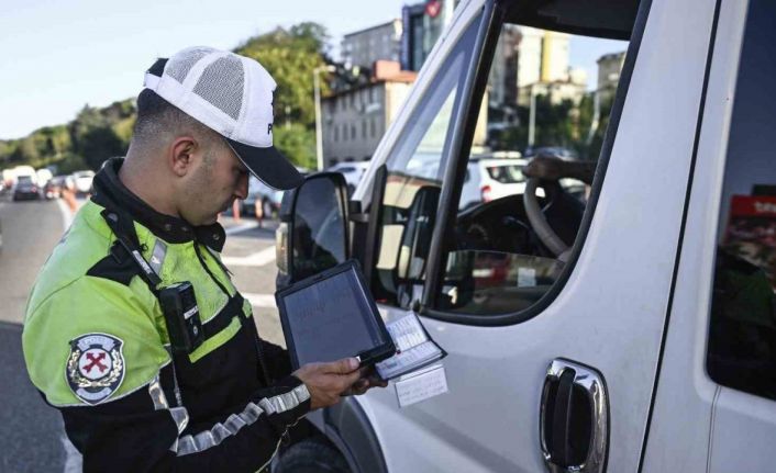 Bakan Yerlikaya, yurt genelinde 3 bin 966 okul servisi aracına cezai işlem uygulandığını bildirdi