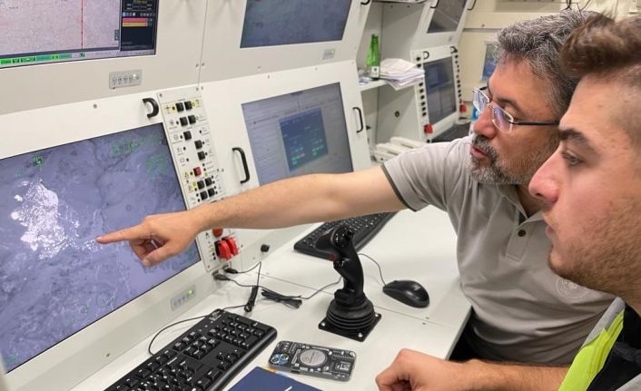 Bakan Yumaklı, Antalya’daki yangını İHA Komuta Merkezi’nden takip edip bilgi aldı