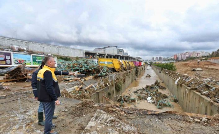 Başakşehir’de selin izleri silinmeye başladı