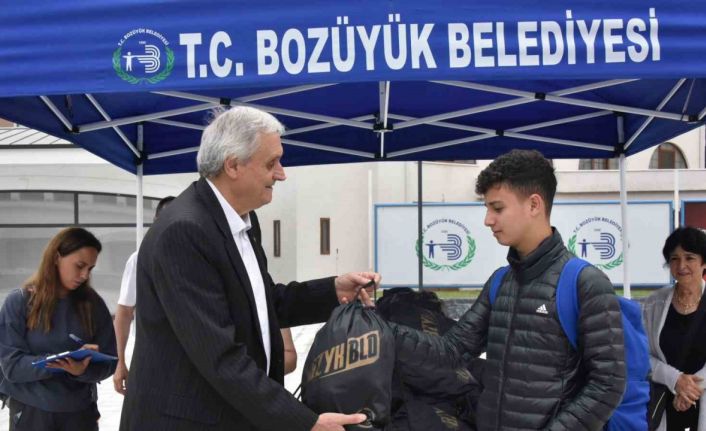 Başkan Bakkalcıoğlu öğrencileri kampa uğurladı