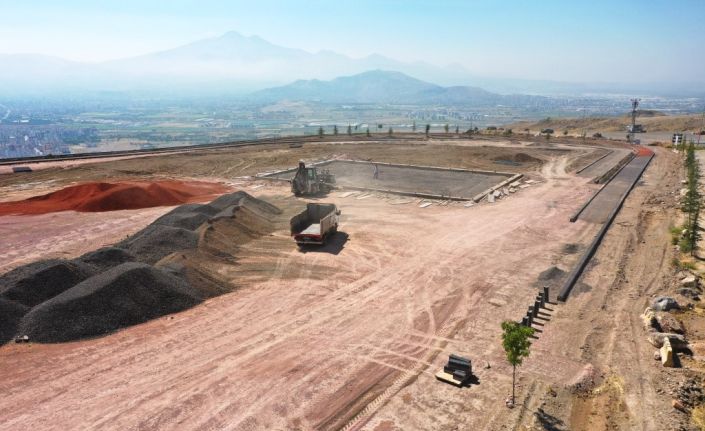 Başkan Çolakbayrakdar, “Erkilet’in eşsiz şehir manzarasıyla Kayseri’ye millet bahçesi kazandırıyoruz”