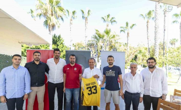 Başkan Seçer, MSK Erkek Basketbol Takımı oyuncuları ile bir araya geldi