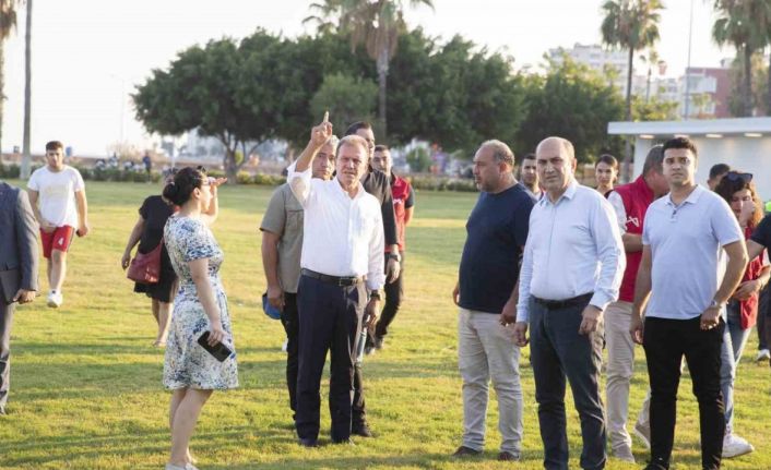 Başkan Seçer, sahilde açılışı için gün sayan yapıları inceledi