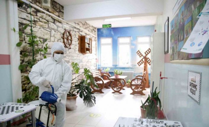 Bayrampaşa’da okullar dezenfekte ediliyor