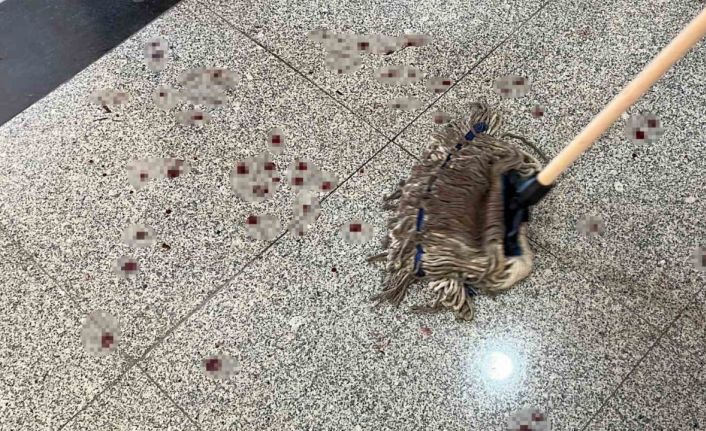 Bıçaklı saldırıya uğrayan dekan yardımcısı: “Şahsı kontrol altına alana kadar defalarca bıçağı bana saplamaya çalıştı”