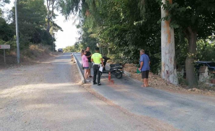 Bisiklet yolunda elektrikli ve motorlu bisiklet kafa kafaya çarpıştı: 3 yaralı