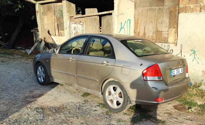 Boş yolda kaldırımdan gitti, yayalara korna çalıp yol istedi, o anlar kamerada