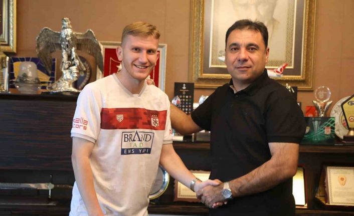 Burak Kapacak resmen Sivasspor’da