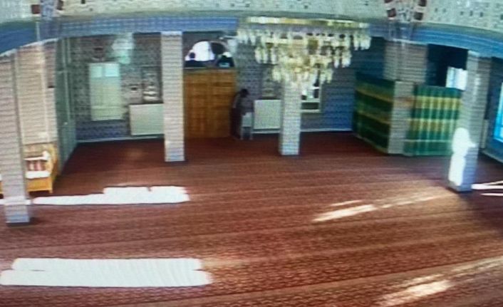 Cami faresi suçüstü yakalandı