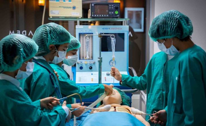 Çocuklar, ebeveynlerini KidZania’ya götürüyor