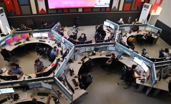 Depremin ilk günü Gaziantep 112 Acil Çağrı Merkezi’ne 170 bin çağrı ulaştı