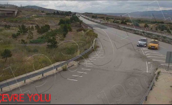 Dikkatsiz sürücülerin kaza anı güvenlik kamerasında