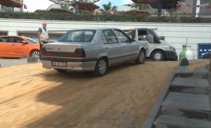 Dönerci sahibi içeri sızan yağları caddeye boşaltınca ilginç görüntüler ortaya çıktı