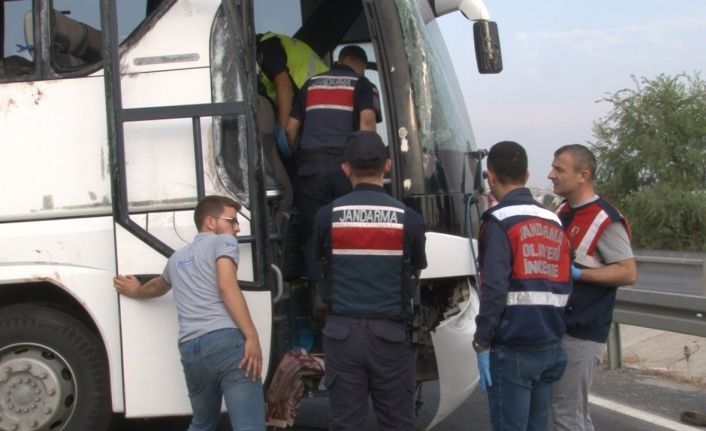 Düğün yolculuğu facia ile sonuçlandı: 1’i polis 6 kişi öldü, 42 kişi yaralandı