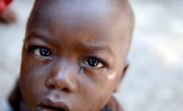 Dünya genelinde her 6 çocuktan biri aşırı yoksulluk içinde yaşıyor