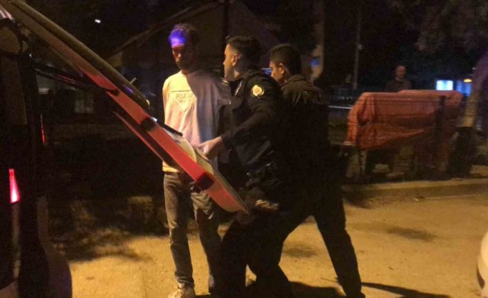 Edirne’de yoldan geçenlere silah gösteren alkollü şüpheliye polisten suçüstü