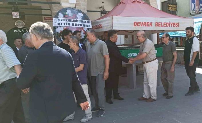 Emekli öğretmen son yolculuğuna uğurlandı