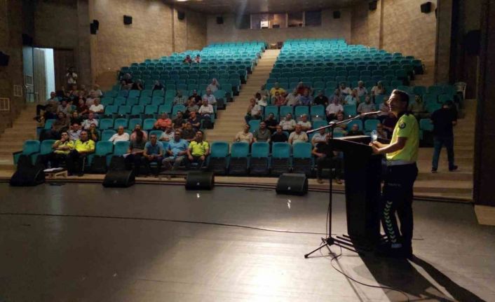 Emniyet’ten, öğrenci taşıyan şoförlere bilgilendirme toplantısı