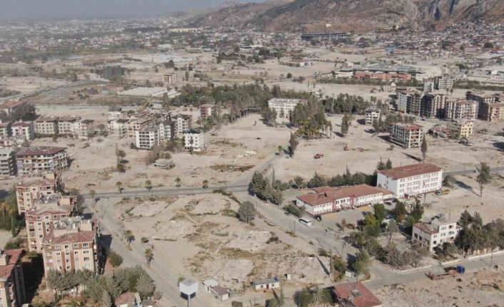 Enkazın yüzde 72’sinin kaldırıldığı Hatay’da, vatandaş yıllarca yaşadığı sokakları tanıyamaz hale geldi