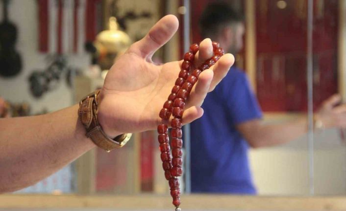 Erkekler satın alırken fiyatına bakmıyor, bu tespihler 500 bin liraya kadar alıcı buluyor