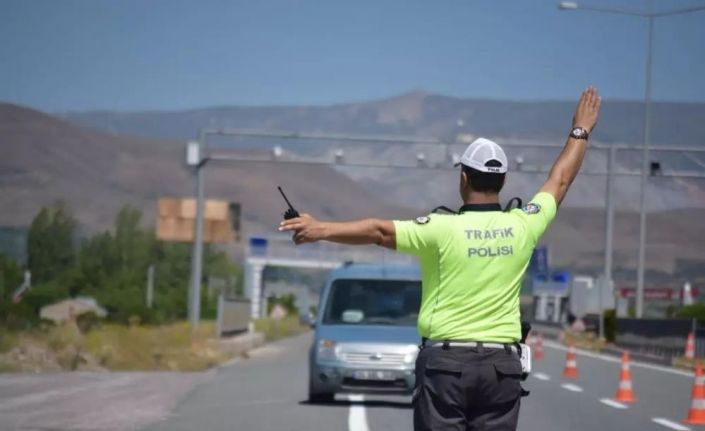 Erzincan’da 15 gün içerisinde 2 bin 261 araca trafik cezası kesildi