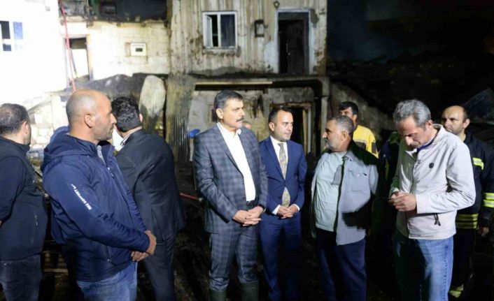 Erzurum Valisi Mustafa Çiftçi, 8 evin kül olduğu köyde incelemelerde bulundu