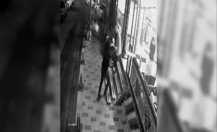 Esenler’de 3 saldırgan yabancı uyruklu kişilerin işyerlerine ateş açtı: O anlar kamerada