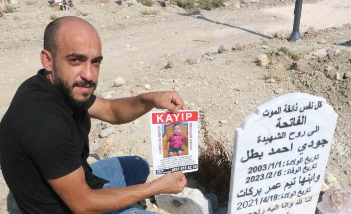 Eşini ve oğlunu aynı mezara defneden adam, akrabalarının "gördük" dediği oğlunu arıyor