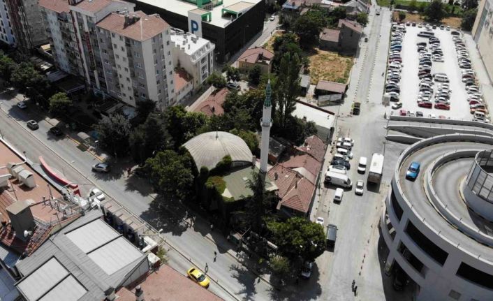 Eskişehir Büyükşehir Belediyesi koruma altında olan camiyi yıkmak için mahkemeye başvurdu