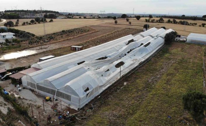 Ezine’de sağanak yağışla birlikte bin 150 dekar tarım arazisi zarar gördü