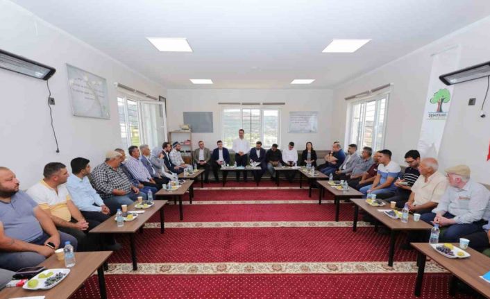 Fadıloğlu, mahalle sakinlerinin taleplerini dinledi