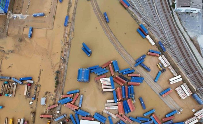 Fotoğraflarla göle dönen Halkalı Tren Garı