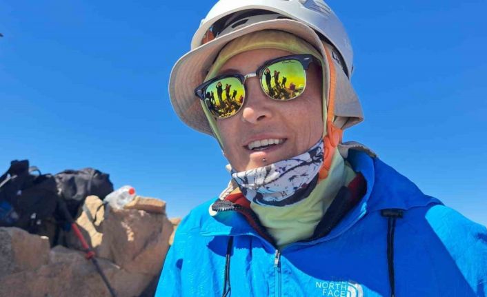 Gelinlikle Ağrı Dağı’na tırmanan kadın, bu kez Van Gölü için Süphan’a çıktı