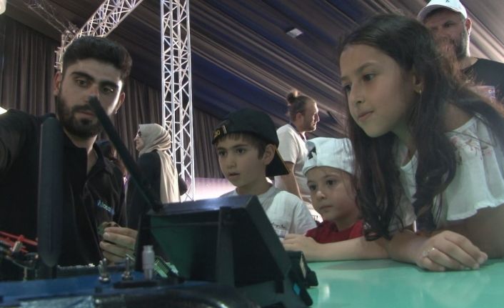 Geliştirdikleri mini sürü İHA’lar, fünye bombalarla kamikaze dronlara dönüşüyor