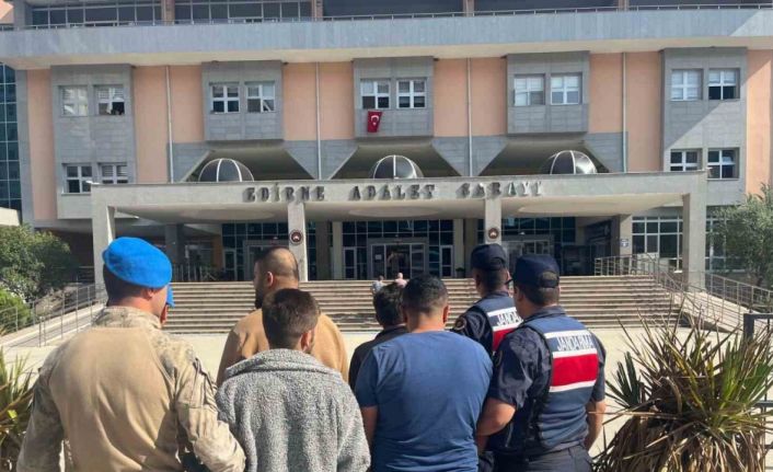 Göçmen kaçakçılarına hava destekli operasyon: 2 bin 715 kaçak göçmen yakalandı, 52 organizatör tutuklandı