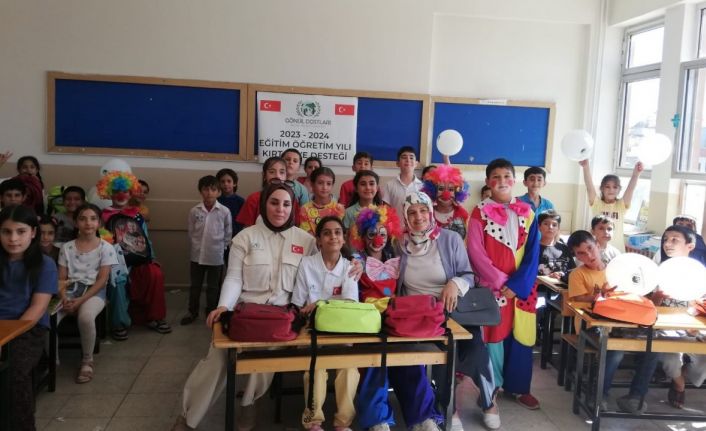 Gönül dostları öğrencilerle bir arada