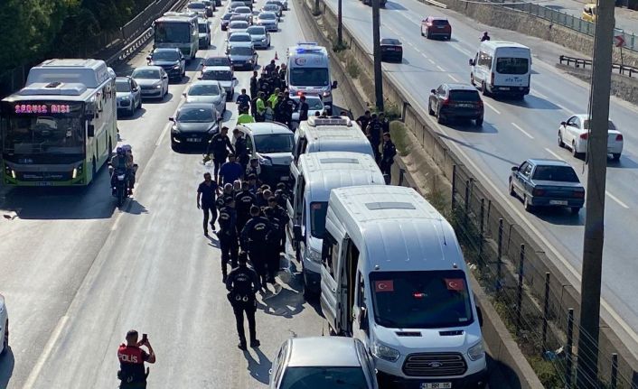 Göreve giden çevik kuvvet ekibi zincirleme kazaya karıştı: 5 polis yaralandı