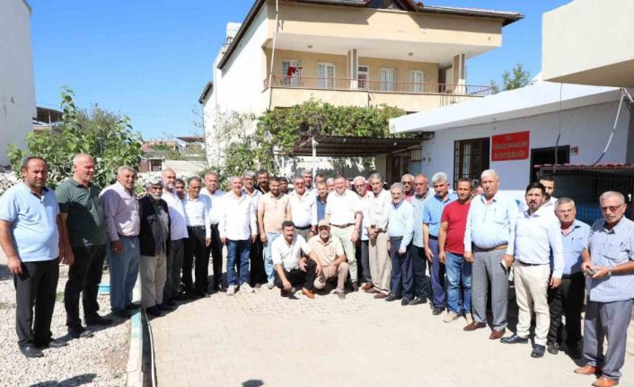Hatay Büyükşehir Belediyesi Başkanı Lütfü Savaş Kırıkhan’da vatandaşlarla bir araya geldi