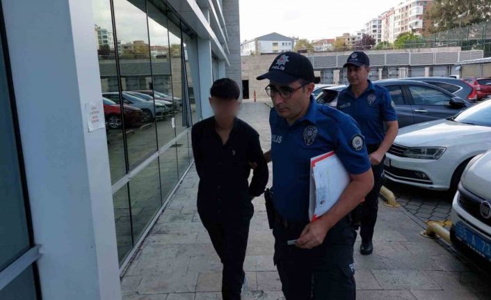 Havalandırma penceresinden markete girip 40 bin liralık sigara çaldı