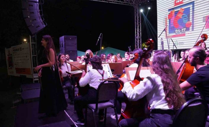 İki elin sesi var çocuk orkestrasından muhteşem konser