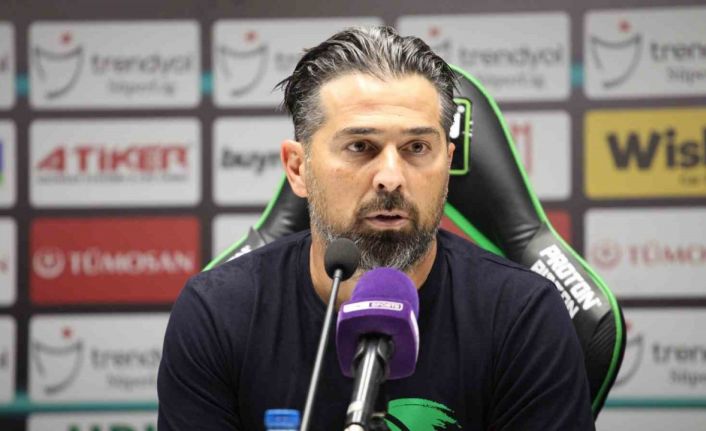 İlhan Palut: "Bu taraftar 25-30 bin kişiyle bu stadı İlhan Palut diye inletmiştir"