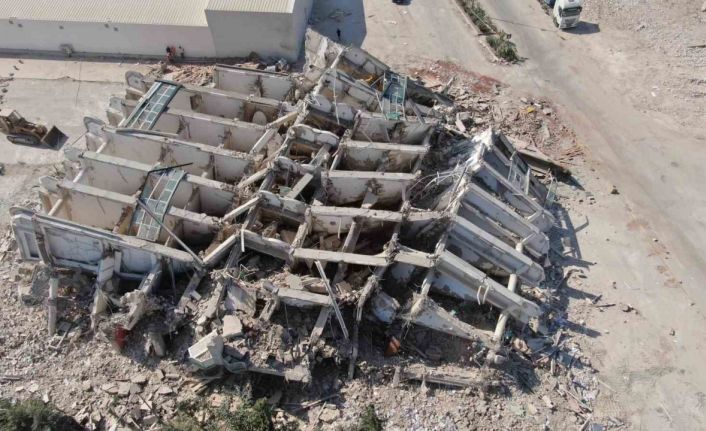 İş makinesi operatörüne mezar olan 8 katlı bina havadan görüntülendi, son paylaşımı ise yürekleri dağladı