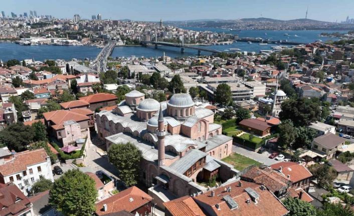 İstanbul’un ilk eğitim kurumu olan Molla Zeyrek Camii ihtişamıyla dikkat çekiyor