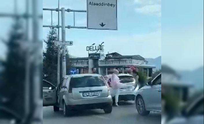 Kadınların tekme tokat kavgası kamerada