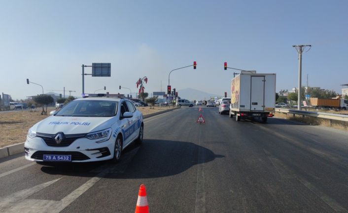 Kamyon ile motosikletin çarpış: 1 ölü