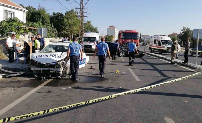 Karaman’da polis aracı ile yabancı plakalı otomobil çarpıştı: 2’si polis 3 yaralı